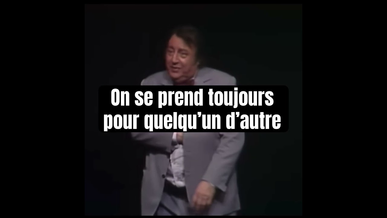 Devos explore le thème « on se prend toujours pour quelqu’un d’autre » en se prenant pour Napoléon