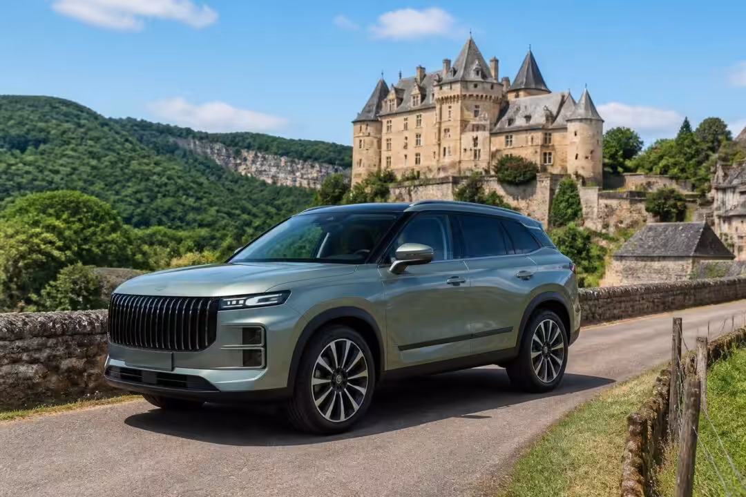 découvrez jaecoo, le constructeur chinois qui séduit la france avec 922 suv vendus dès son lancement, alliant innovation et design moderne.