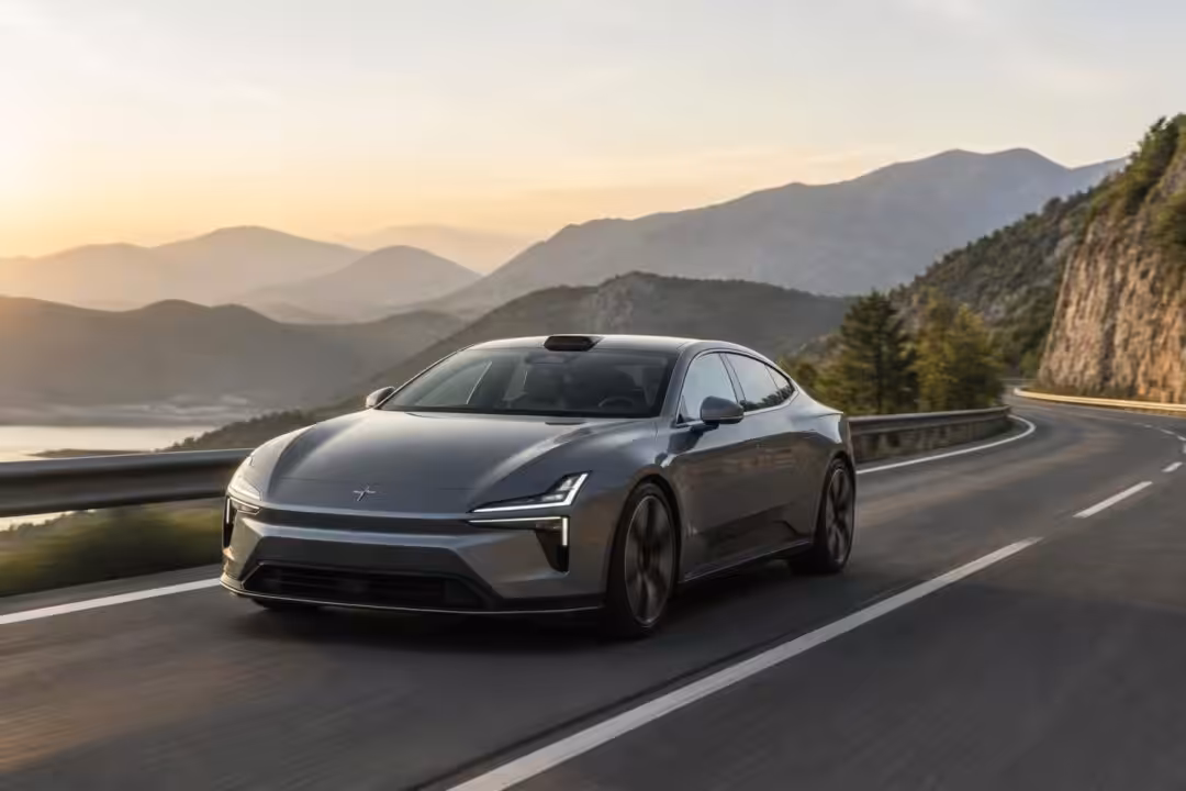 explorez la polestar 5 électrique, un véhicule alliant confort ultime et performances remarquables, idéal pour des voyages longue distance en toute sérénité.