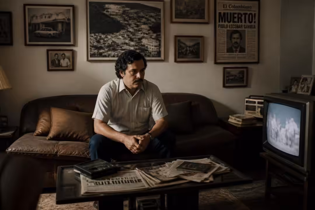 découvrez l'origine et l'histoire du célèbre mème « pablo escobar waiting », son contexte et comment il est devenu viral sur internet.
